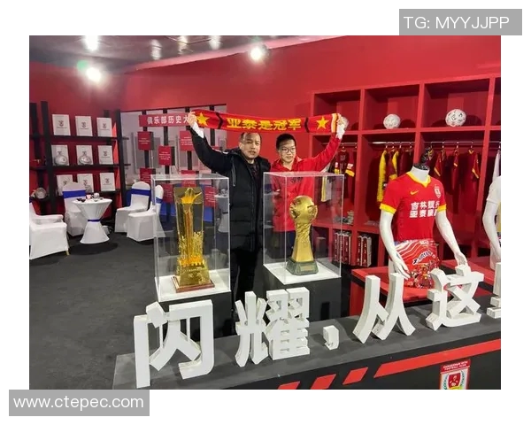 足球之夜荣耀归属昔日球星 回顾他们的传奇时刻与情感告别